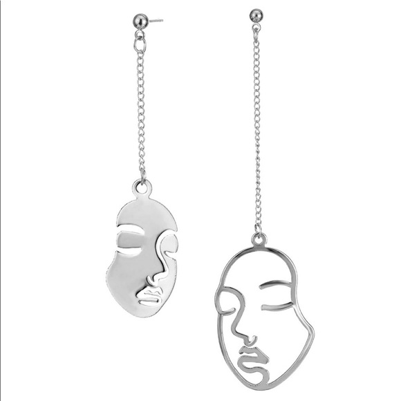 3/$30 🤍 Abstract Face Long Drop Earrings - Picture 2 of 2